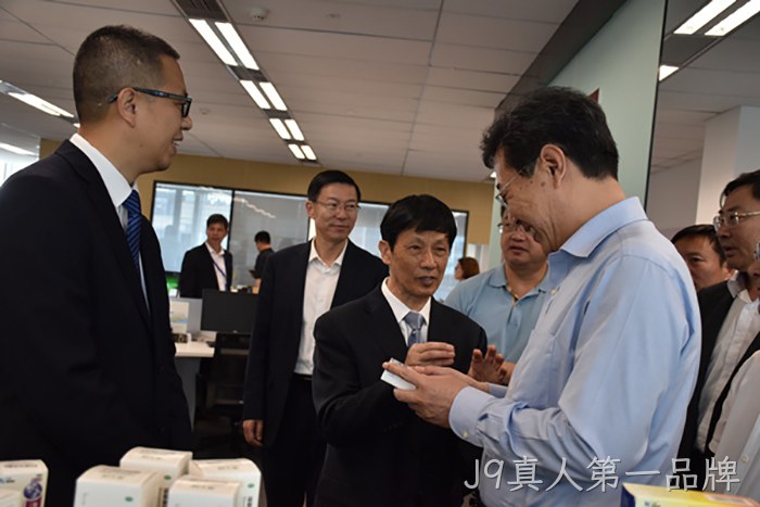 山东省日照市市长李永红一行来J9真人第一品牌上海分公司考察调研 山东省日照市市长李永红一行来J9真人第一品牌上海分公司考察调研