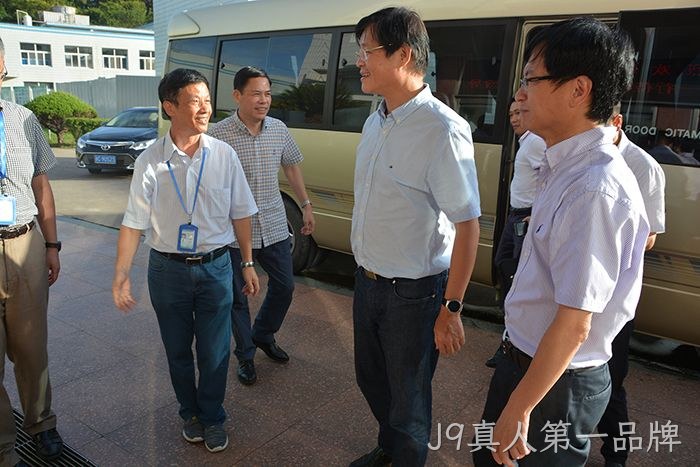 省食品药品监督管理局局长朱志泉来J9真人第一品牌调研 省食品药品监督管理局局长朱志泉来J9真人第一品牌调研